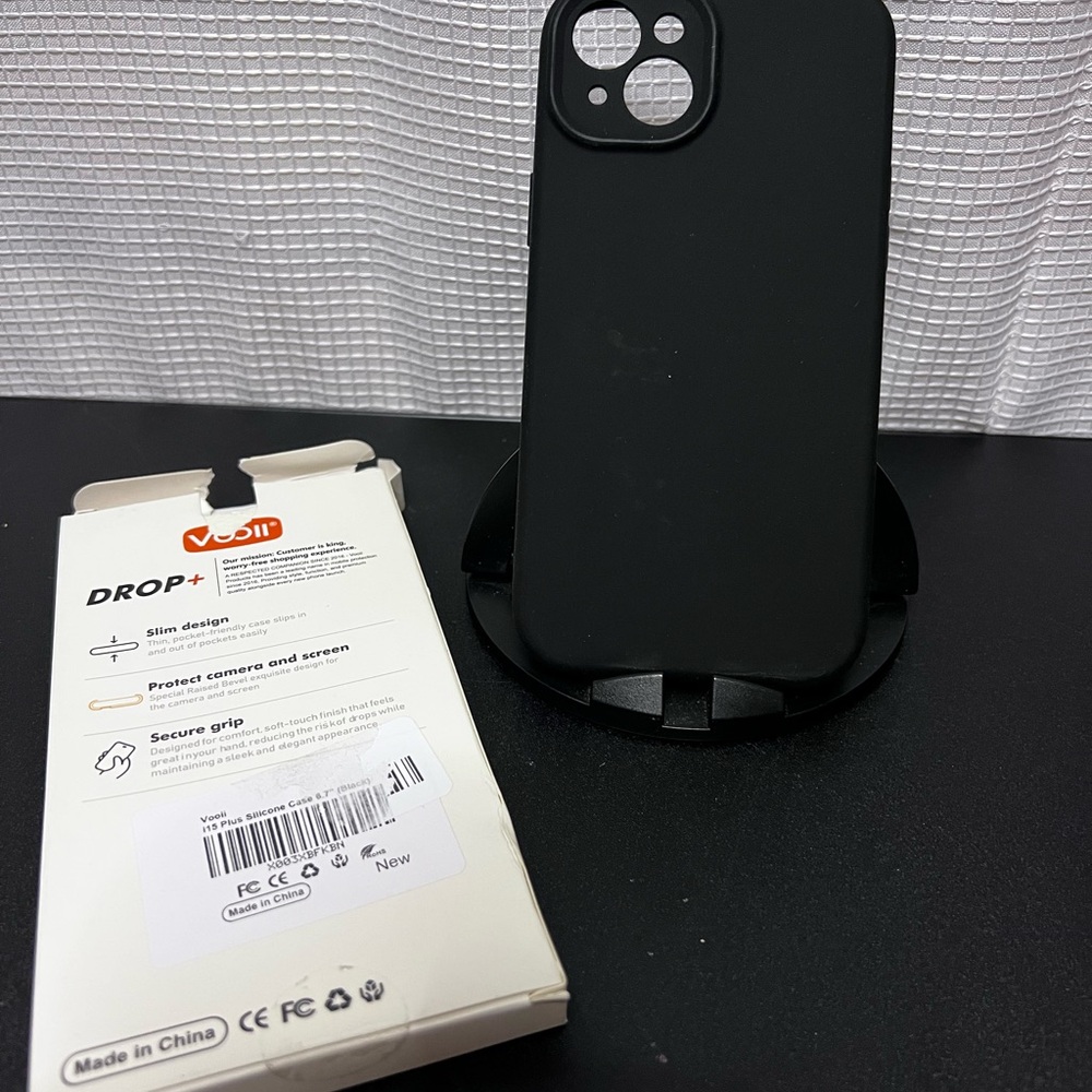 Matte Black Slim-Fit Case for iPhone 15 plus
